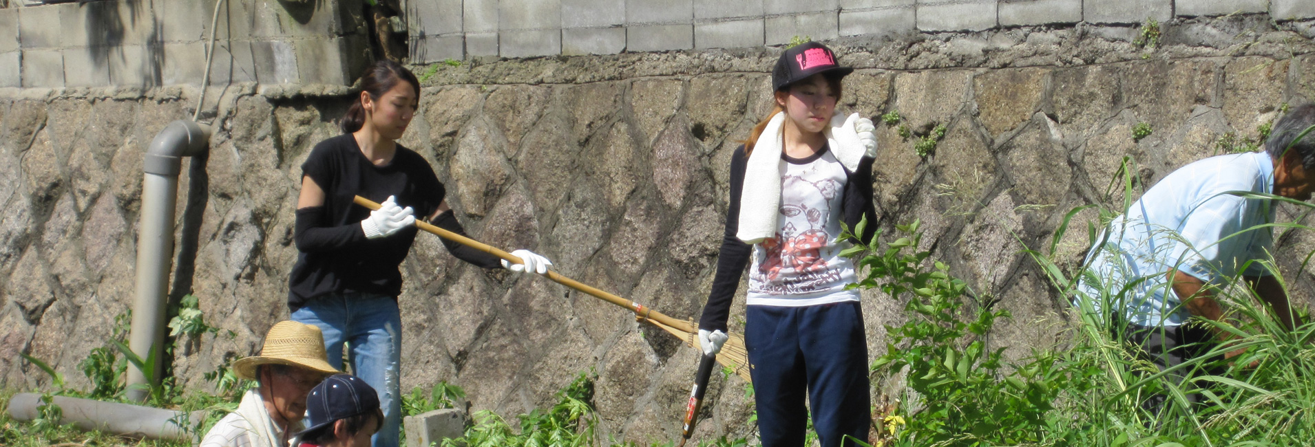 平成28年度「学まちコラボ」採択―川久保町の地蔵盆会場をみんなで清掃