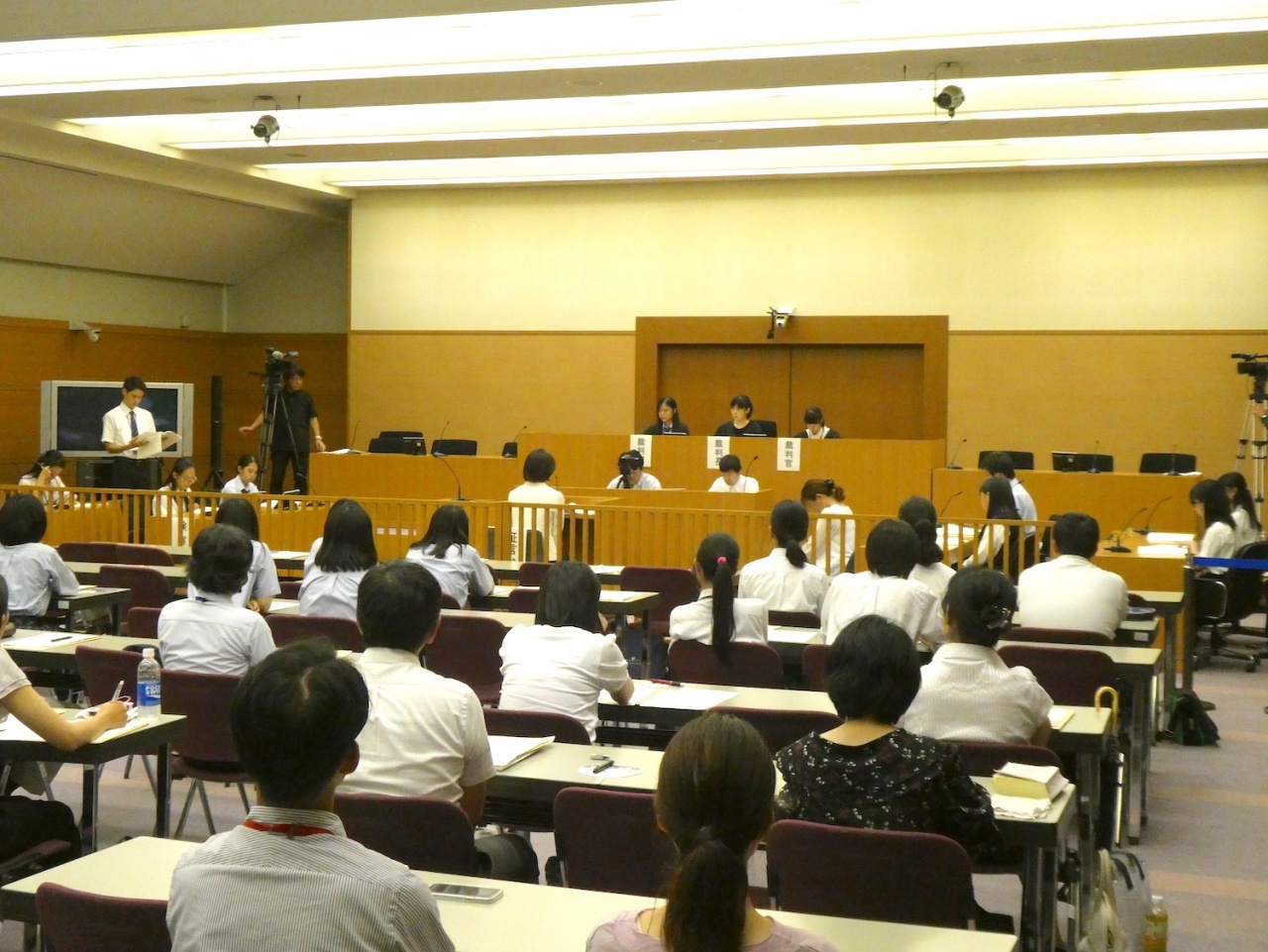 会場:紫光館4階法廷教室