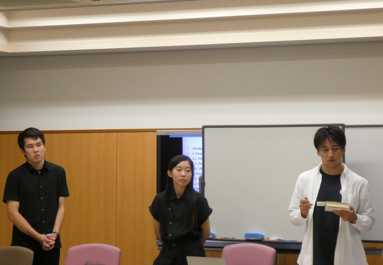 「死刑とテロ」チーム講評中