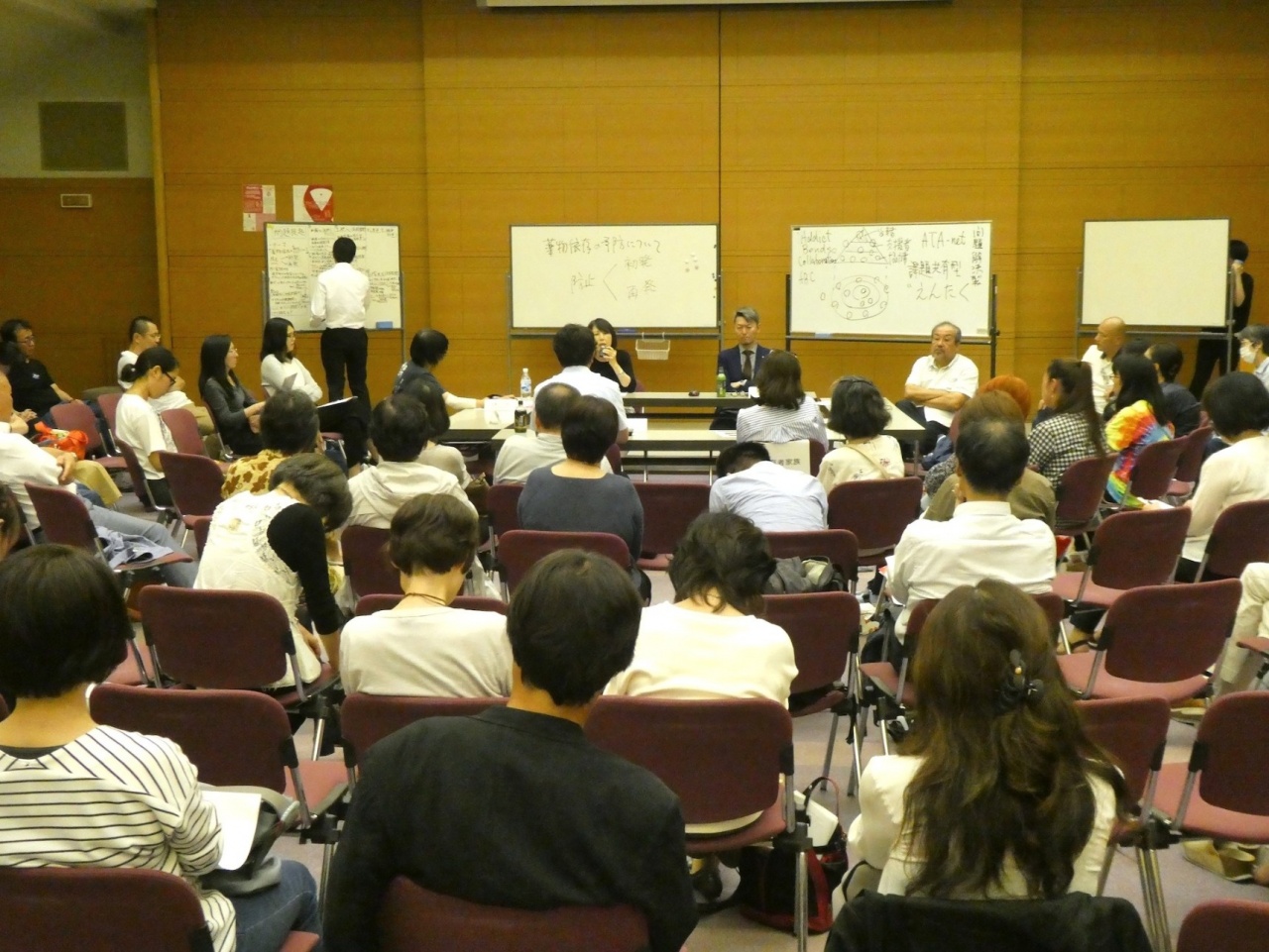 課題共有型(課題解決指向型)円卓会議“えんたく”のようす