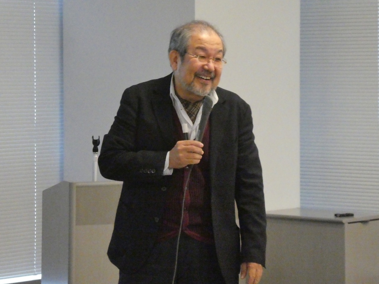 石塚伸一教授(本学法学部、犯罪学研究センター長、「法教育・法情報」ユニット長)