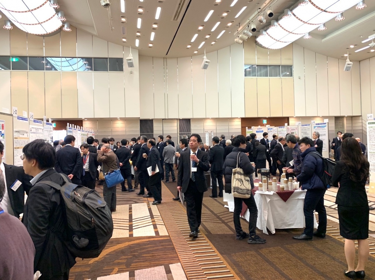 ポスターセッション会場のようす