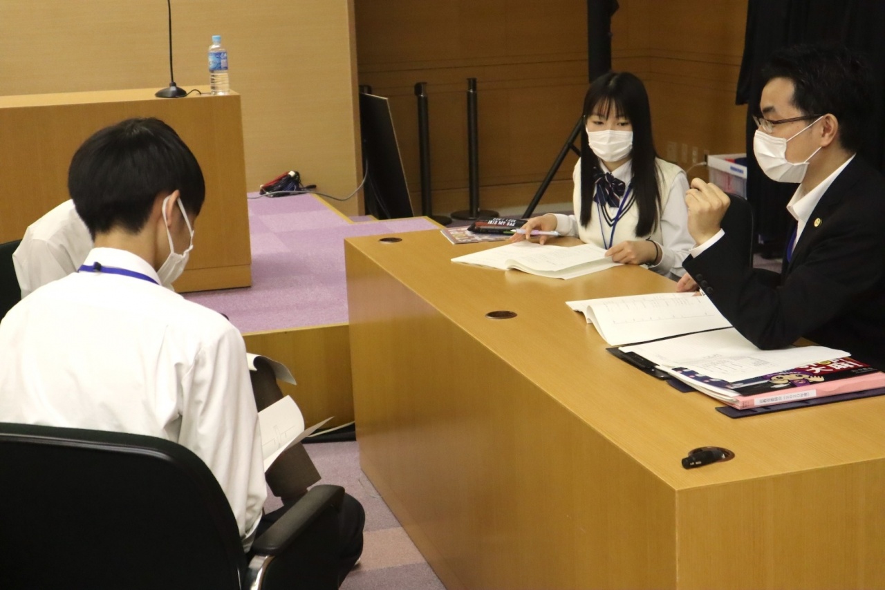 弁護側アドバイザーとの打ち合わせ風景