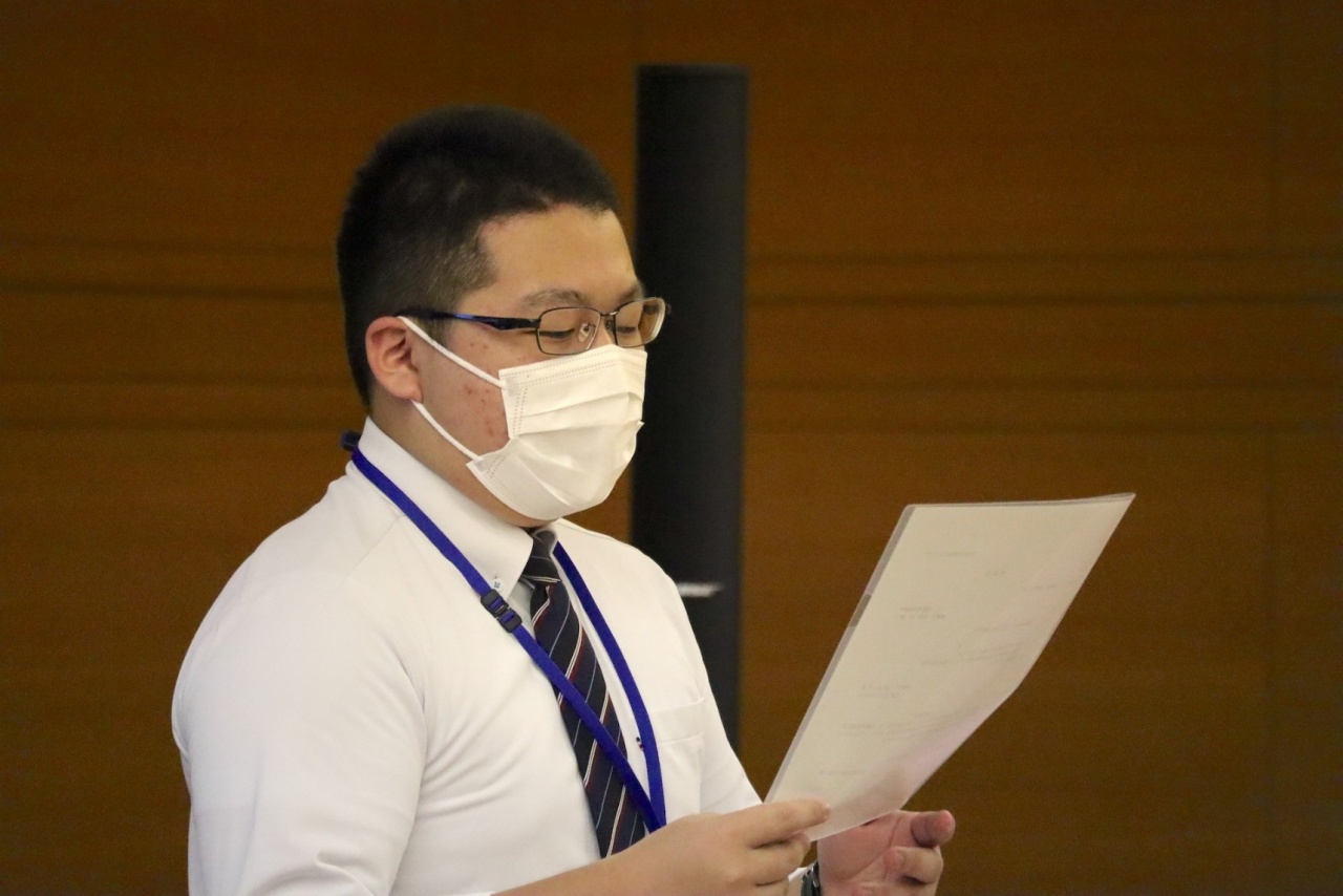 検察官役による起訴状の朗読