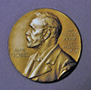 ノーベル物理学賞メダル