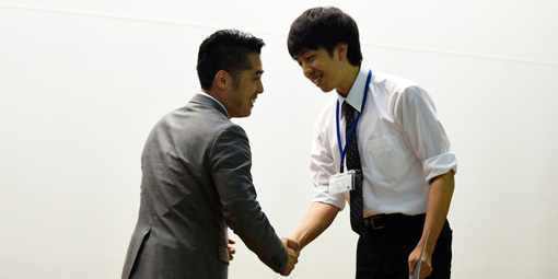 理工学研究科物質化学専攻 西村涼さんが光化学討論会で最優秀学生発表賞を授賞