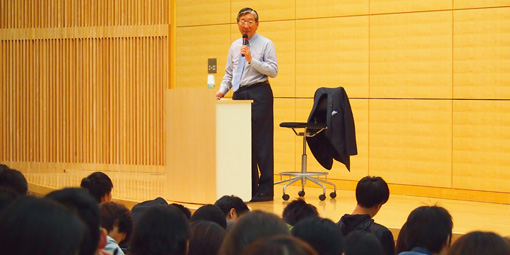 アサヒグループホールディングス社　代表取締役会長 兼 CEO　泉谷直木 氏　　農学部生への講演会を実施