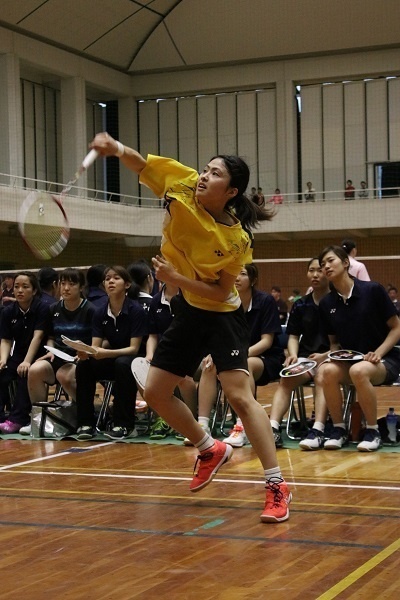  女子学生 バドミントン 