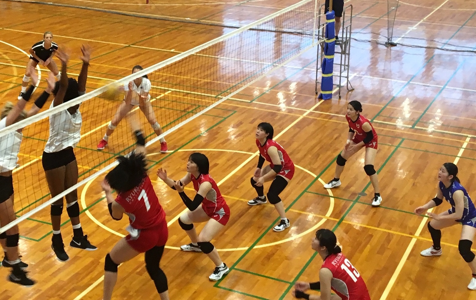 応援観戦しよう 中国 北京汽車女子バレー部 Vs 龍谷大学女子バレー部 交流試合開催 イベント 龍谷大学 You Unlimited