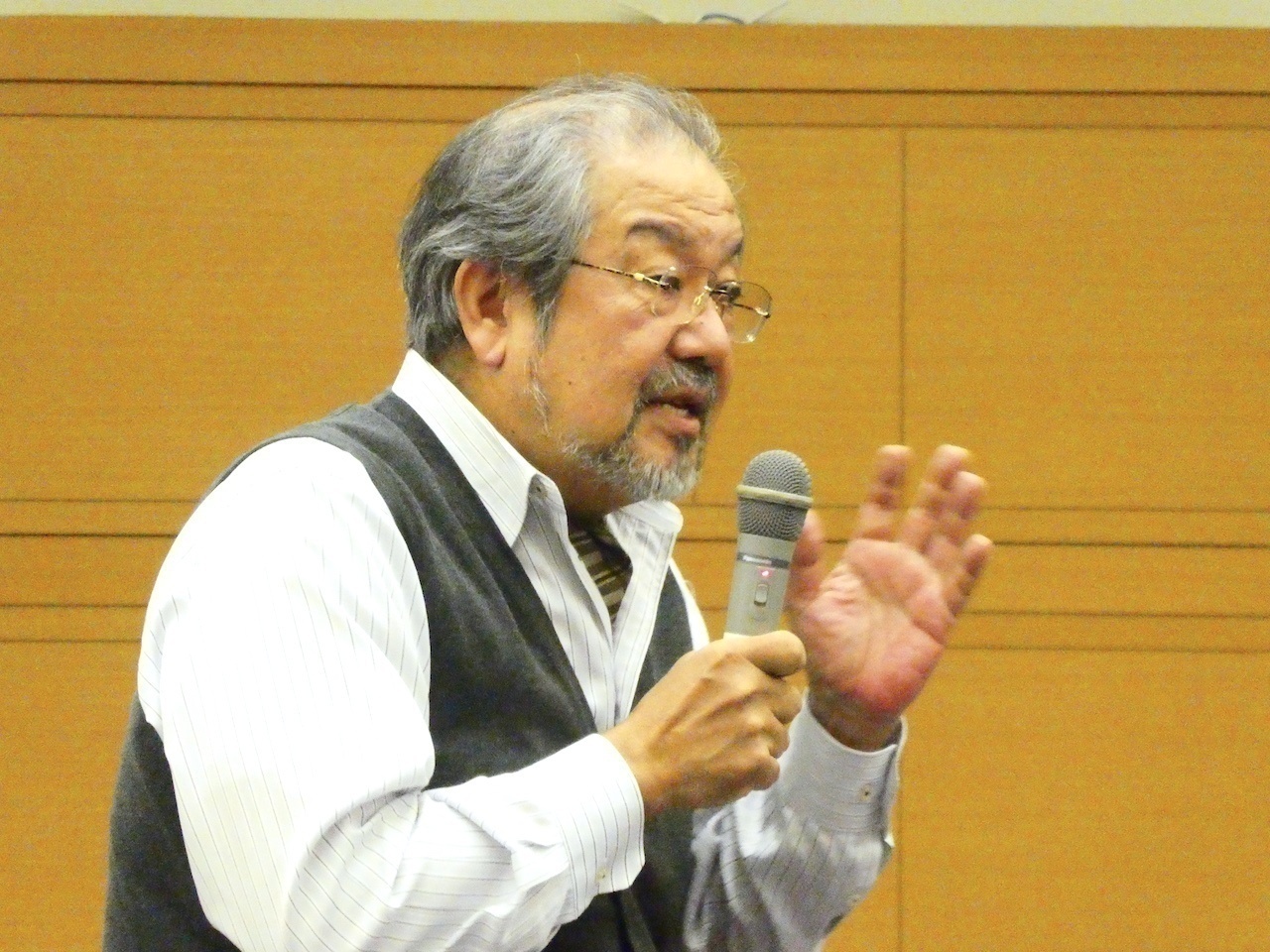 石塚伸一教授(本学法学部、犯罪学研究センター長、ATA-net代表)