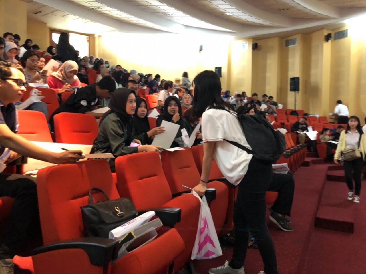 パジャジャラン大学でアンケート調査