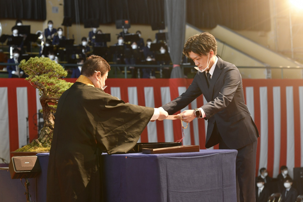 ご卒業おめでとうございます 年度 卒業証書 学位記授与式を挙行 経済学部 ニュース 龍谷大学 You Unlimited ご卒業おめでとうございます 年度 卒業証書 学位記授与式を挙行 経済学部 ニュース 龍谷大学 You Unlimited
