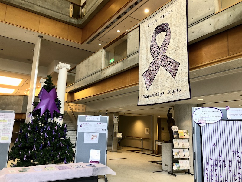 ウィングス京都・1Fロビーでの展示の様子