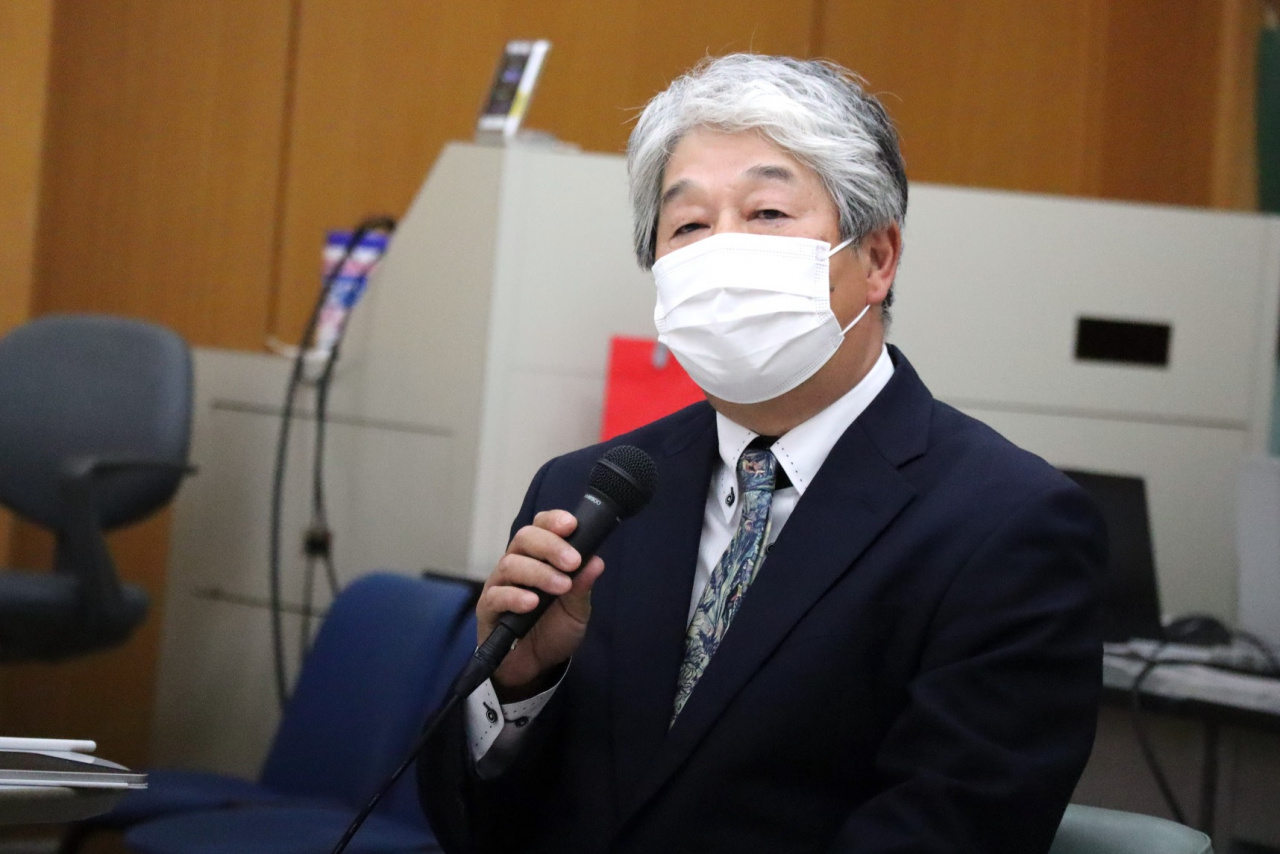 Professor Satoru YOSHIKAWA (Faculty of Letters)