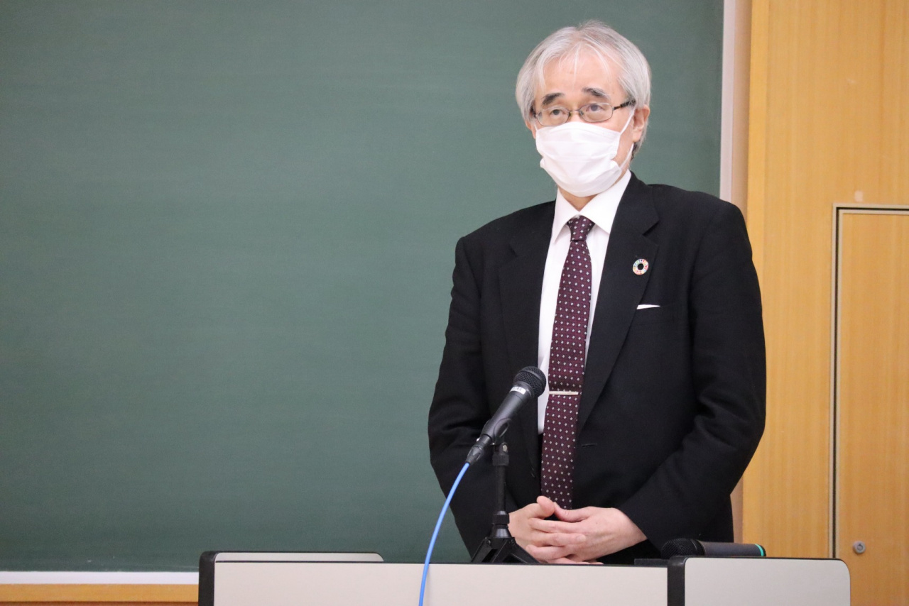 入澤崇学長（文学部教授）