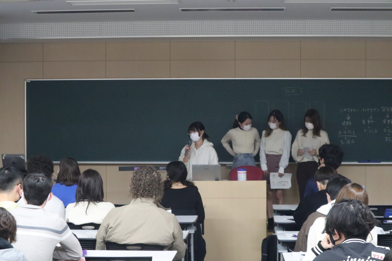 〈古川原ゼミ生による報告の様子〉