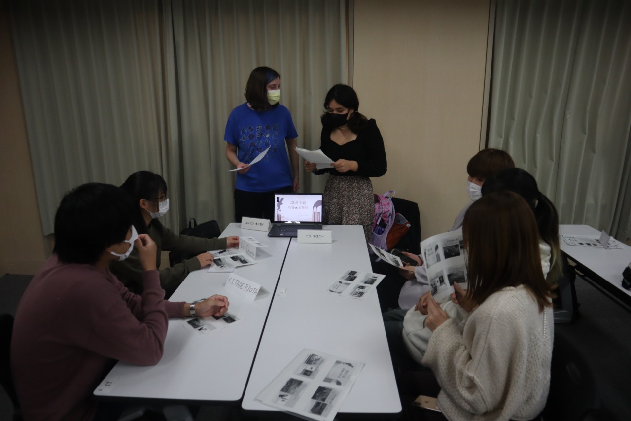 〈CET留学生によるグループ発表の様子①〉