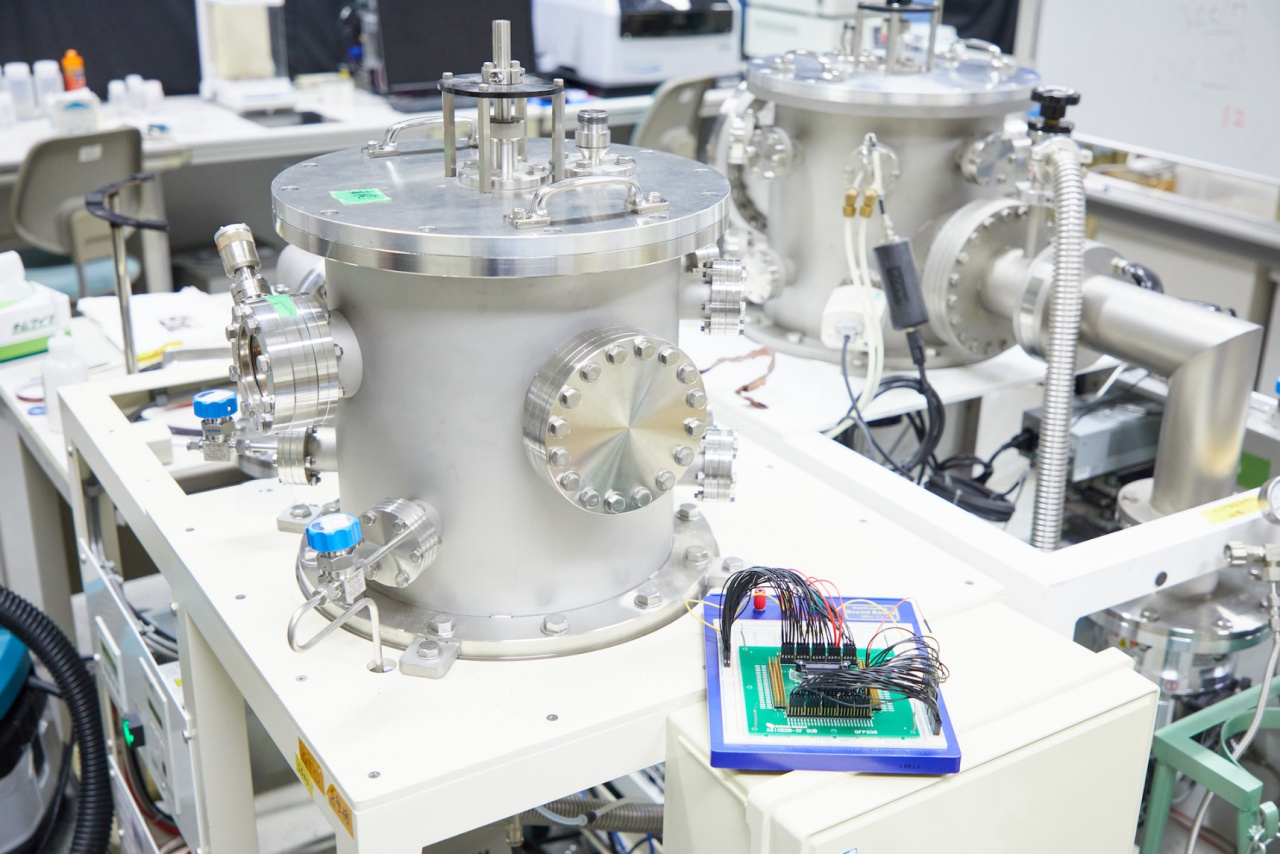 革新的材料・プロセス研究センターのラボ風景