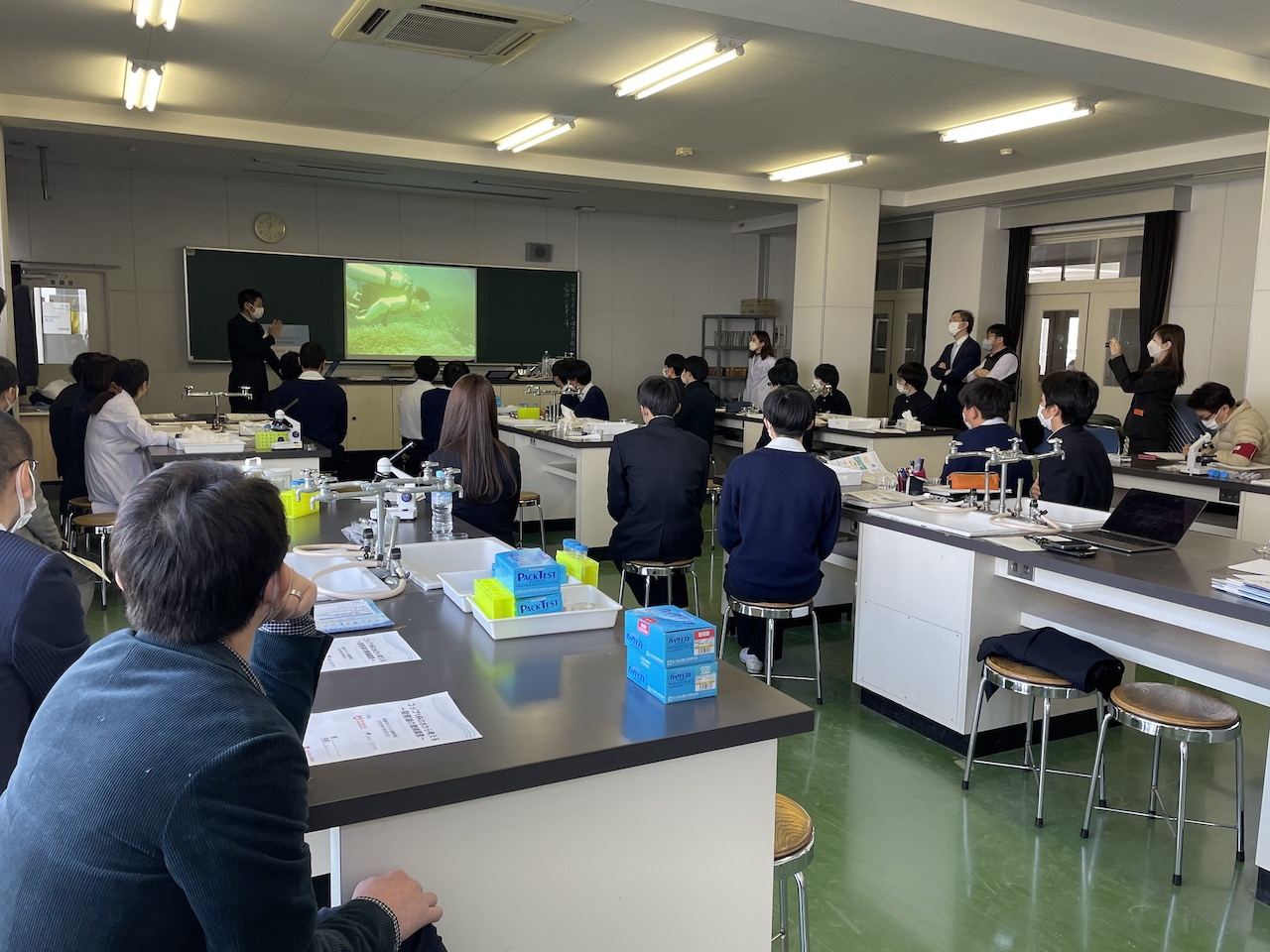 環境DNA実験教室の実施風景