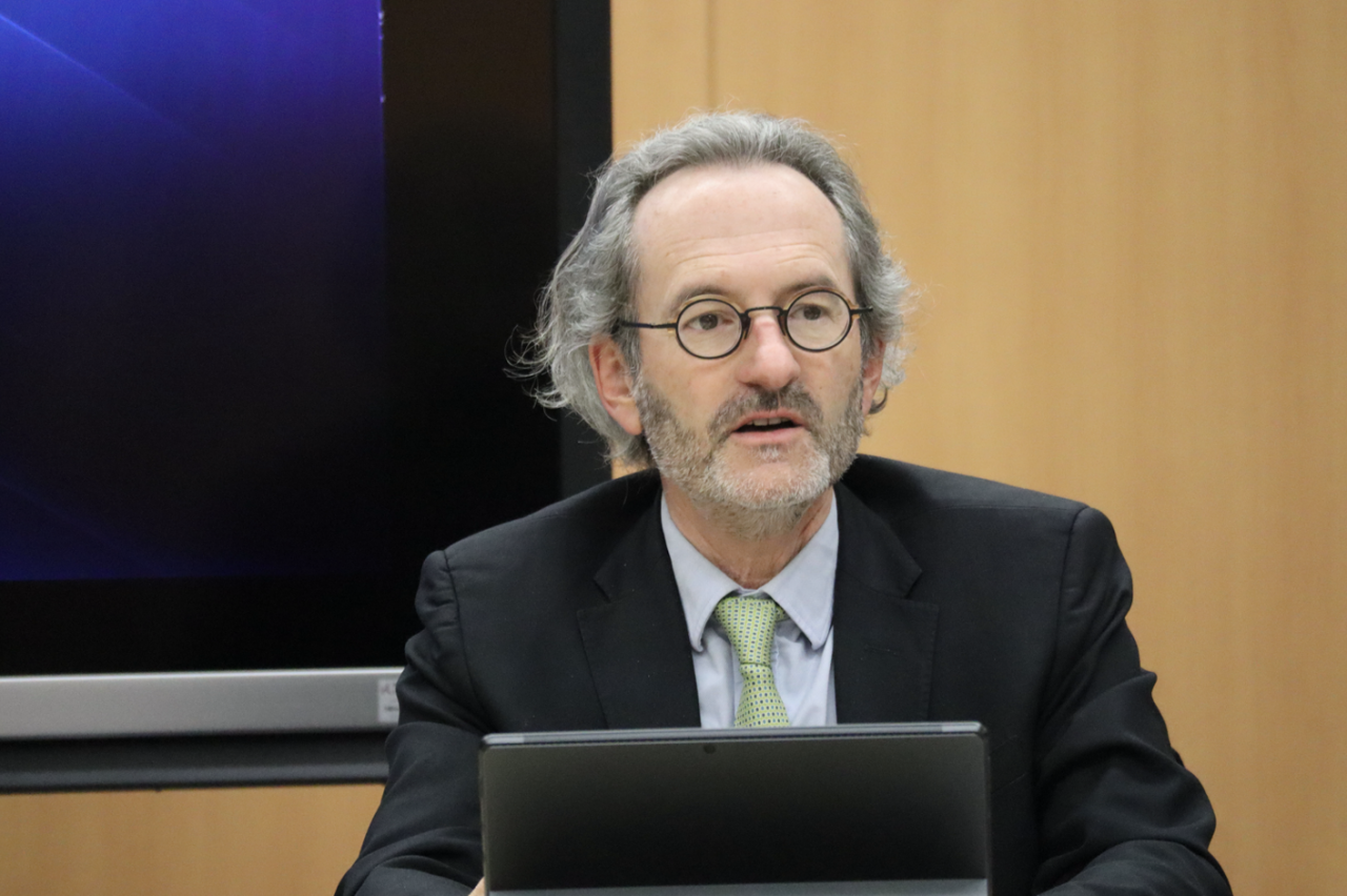 〈ジャン＝ポール・セレ准教授(ポー大学・法学部、フランス刑事法・行刑法研究所長)〉