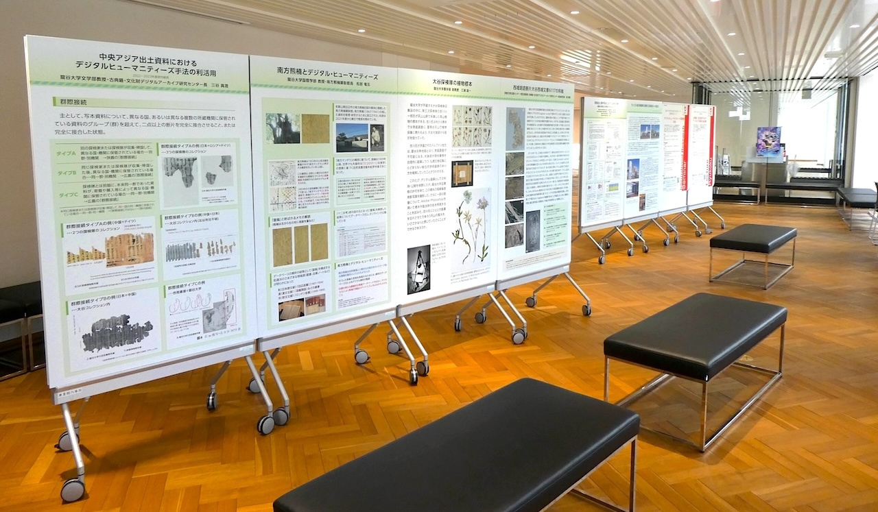 大宮キャンパス・東黌1階多目的エリアでの展示風景