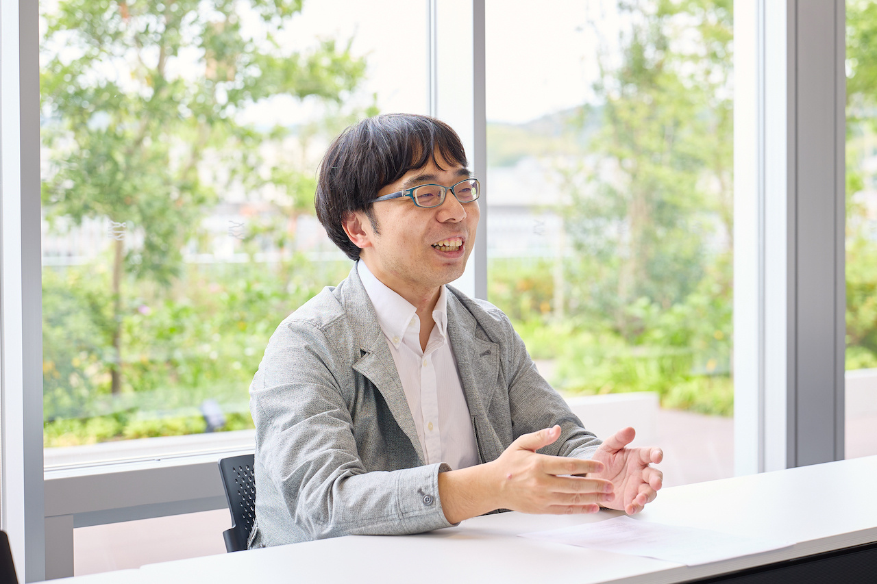 新居 理有・経済学部准教授|博士(経済学)