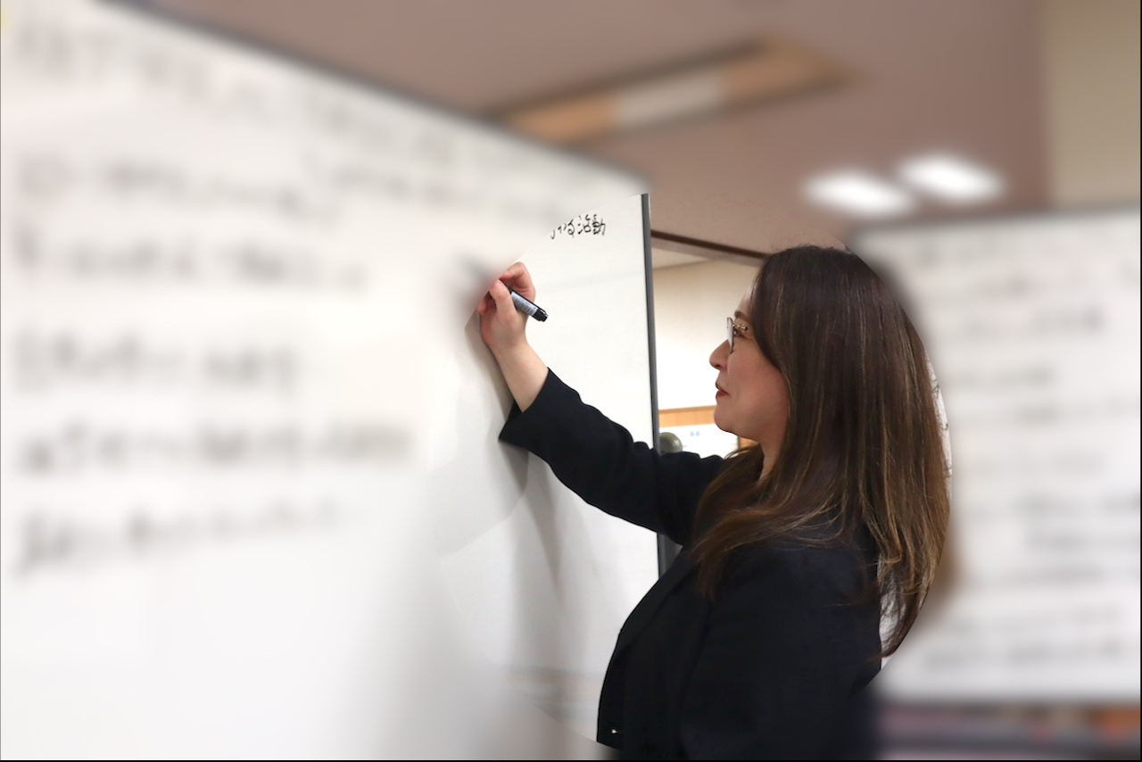 ファシグラ担当：暮井真絵子氏（本学法学部・非常勤講師）