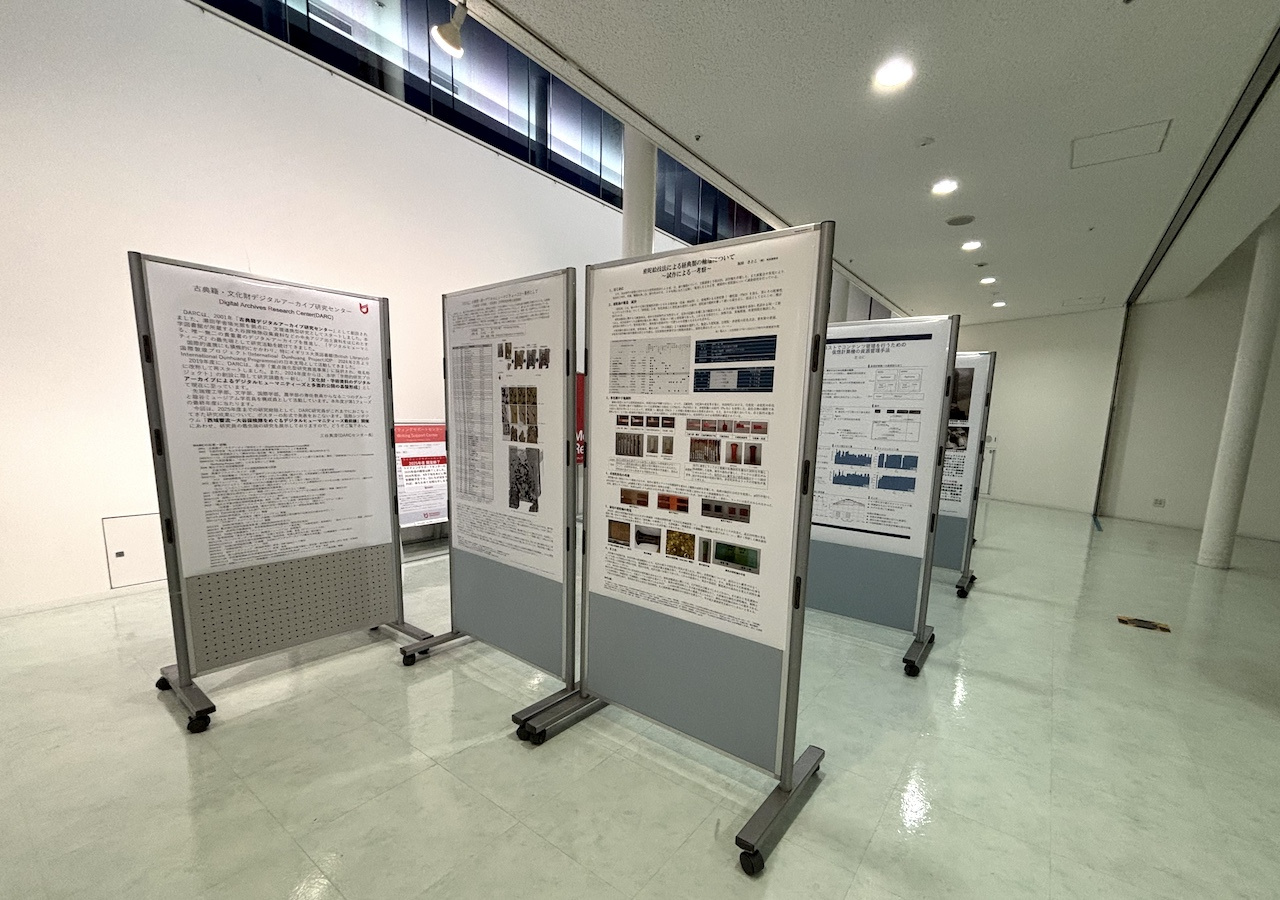 瀬田キャンパス・智光館B1F コモンエリア（ギャラリー）での展示風景