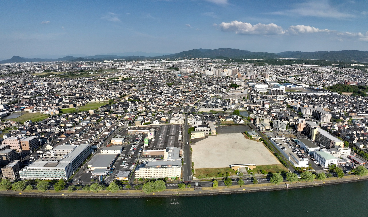 地図の対象地である南大萱地区を琵琶湖から空撮（撮影・編集：林 珠乃先生）