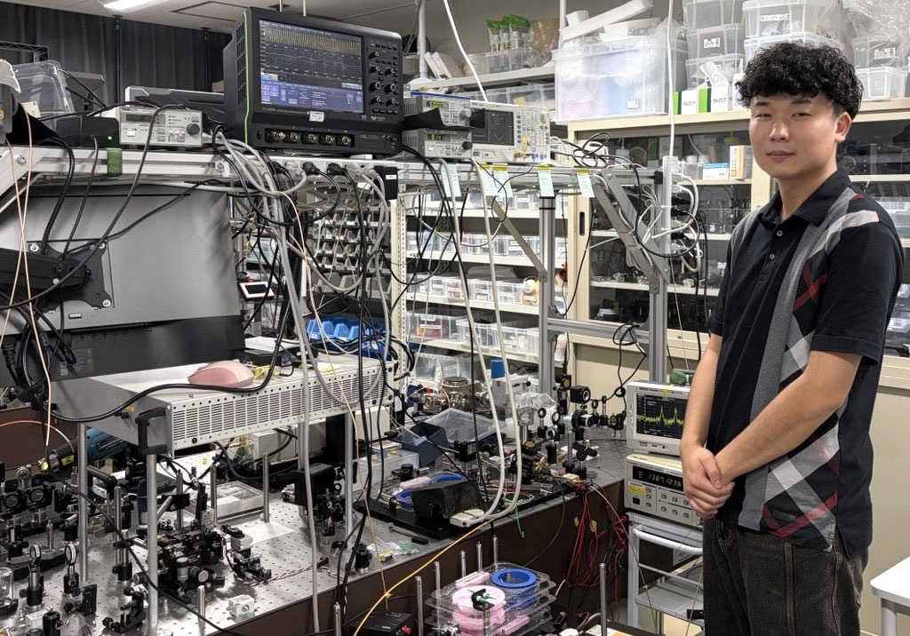 龍谷大学大学院 先端理工学研究科の光本 涼さん（博士課程3年／電子情報通信課程 吉井研究室）